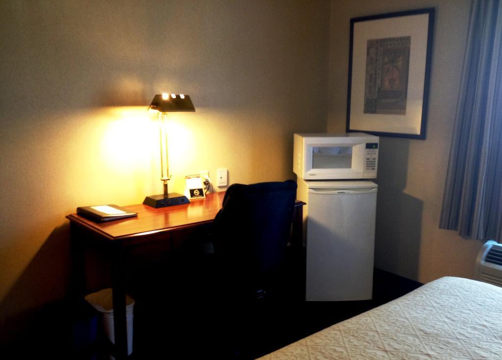 Quality Hotel & Suites Woodstock Bagian luar foto