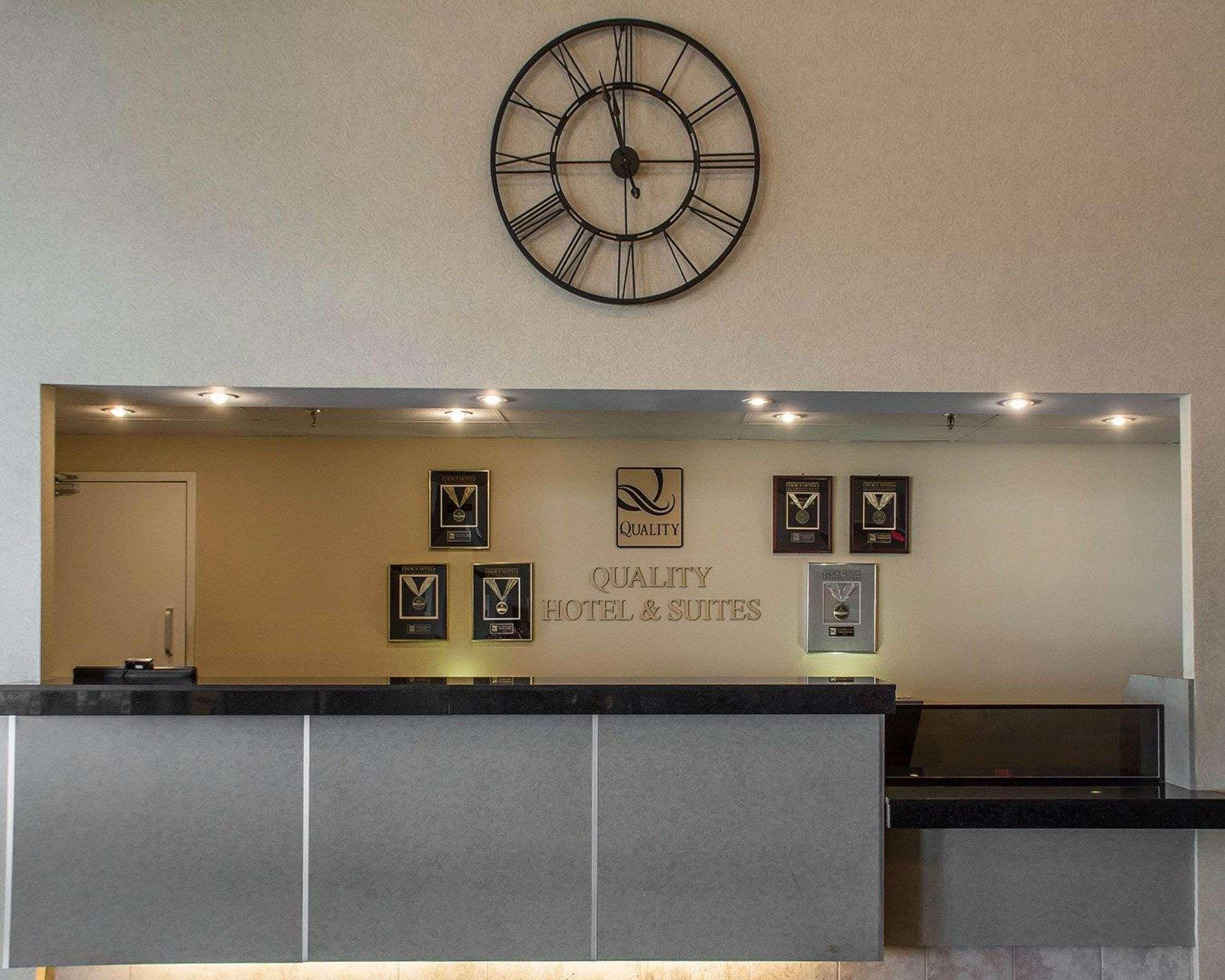 Quality Hotel & Suites Woodstock Bagian luar foto