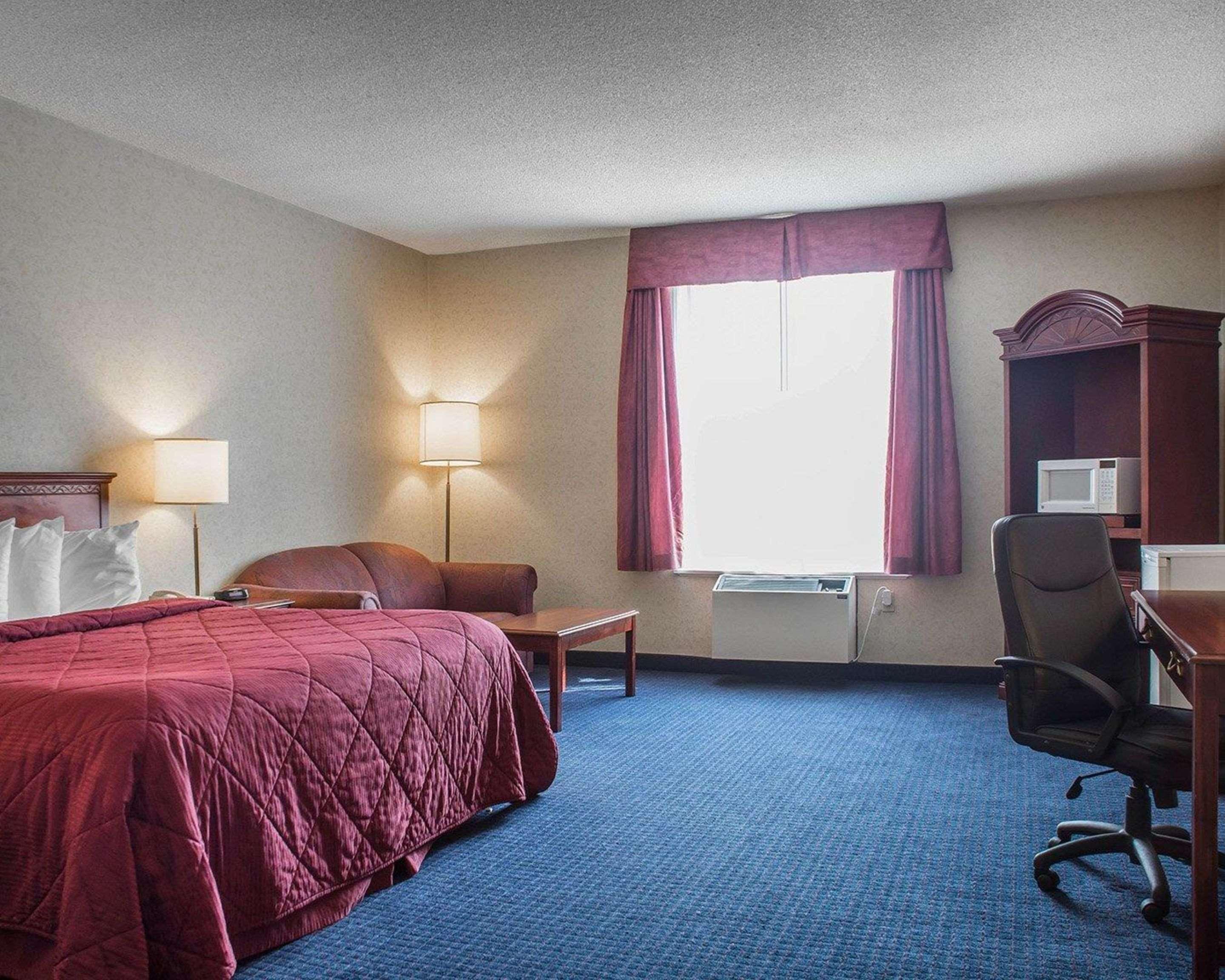 Quality Hotel & Suites Woodstock Bagian luar foto