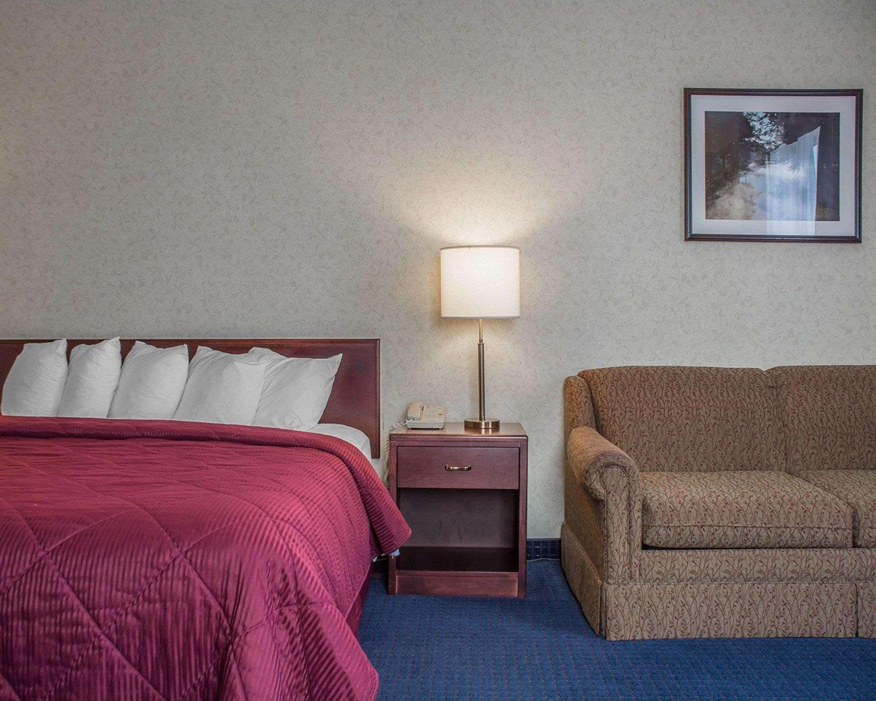Quality Hotel & Suites Woodstock Bagian luar foto